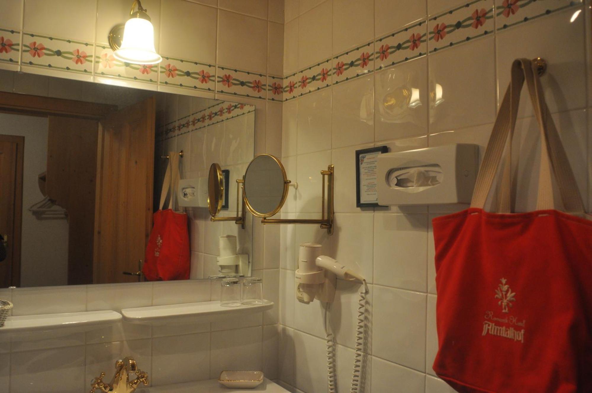 Romantikhotel Almtalhof Grünau im Almtal Værelse billede