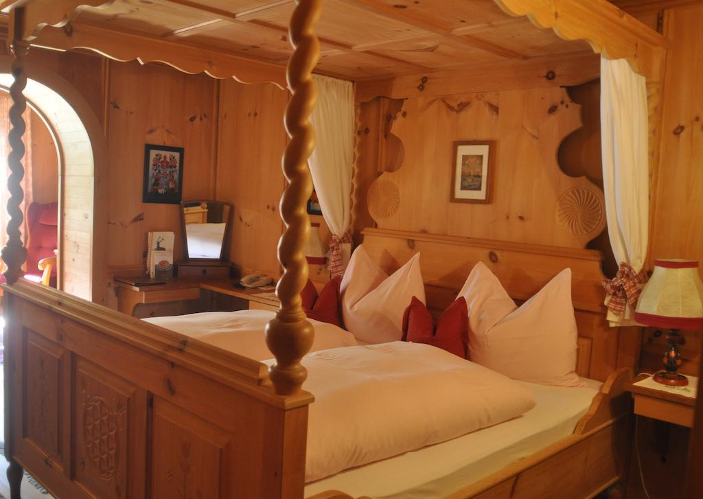 Romantikhotel Almtalhof Grünau im Almtal Værelse billede