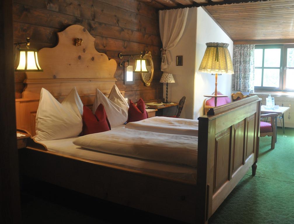 Romantikhotel Almtalhof Grünau im Almtal Værelse billede